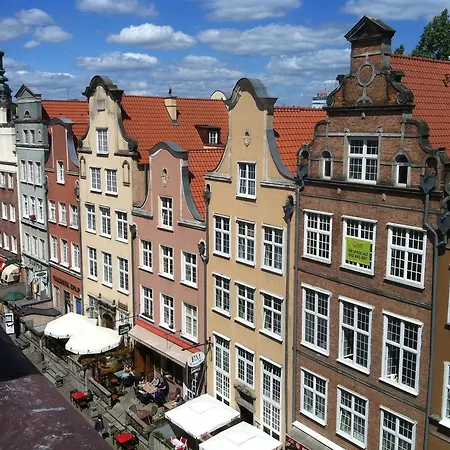 皮纳公寓酒店 *